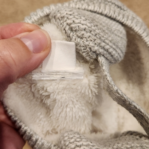 Baby GAP Gray and White Sherpa Lined Bear Beanie, size 0-3 months - Picture 7 of 7